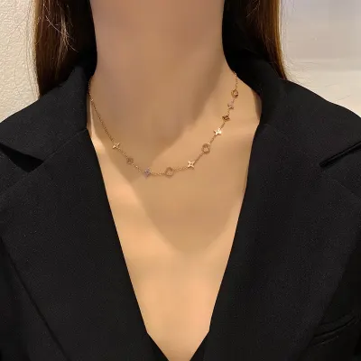 New simple temperament web celebrity light luxury titanium steel lucky grass necklace female collarbone chain